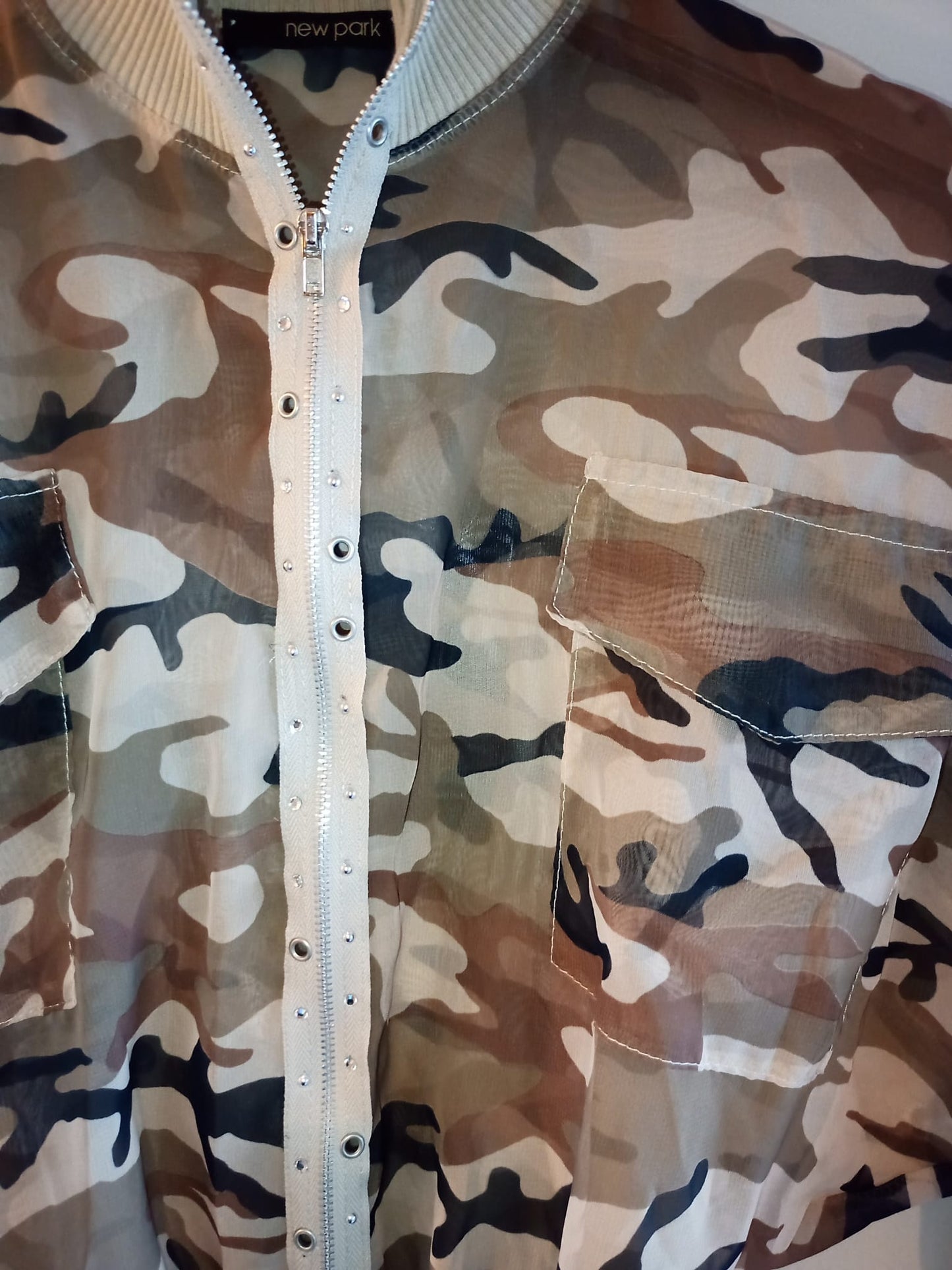 New Park Camo Zip-up Top Size Small Approx