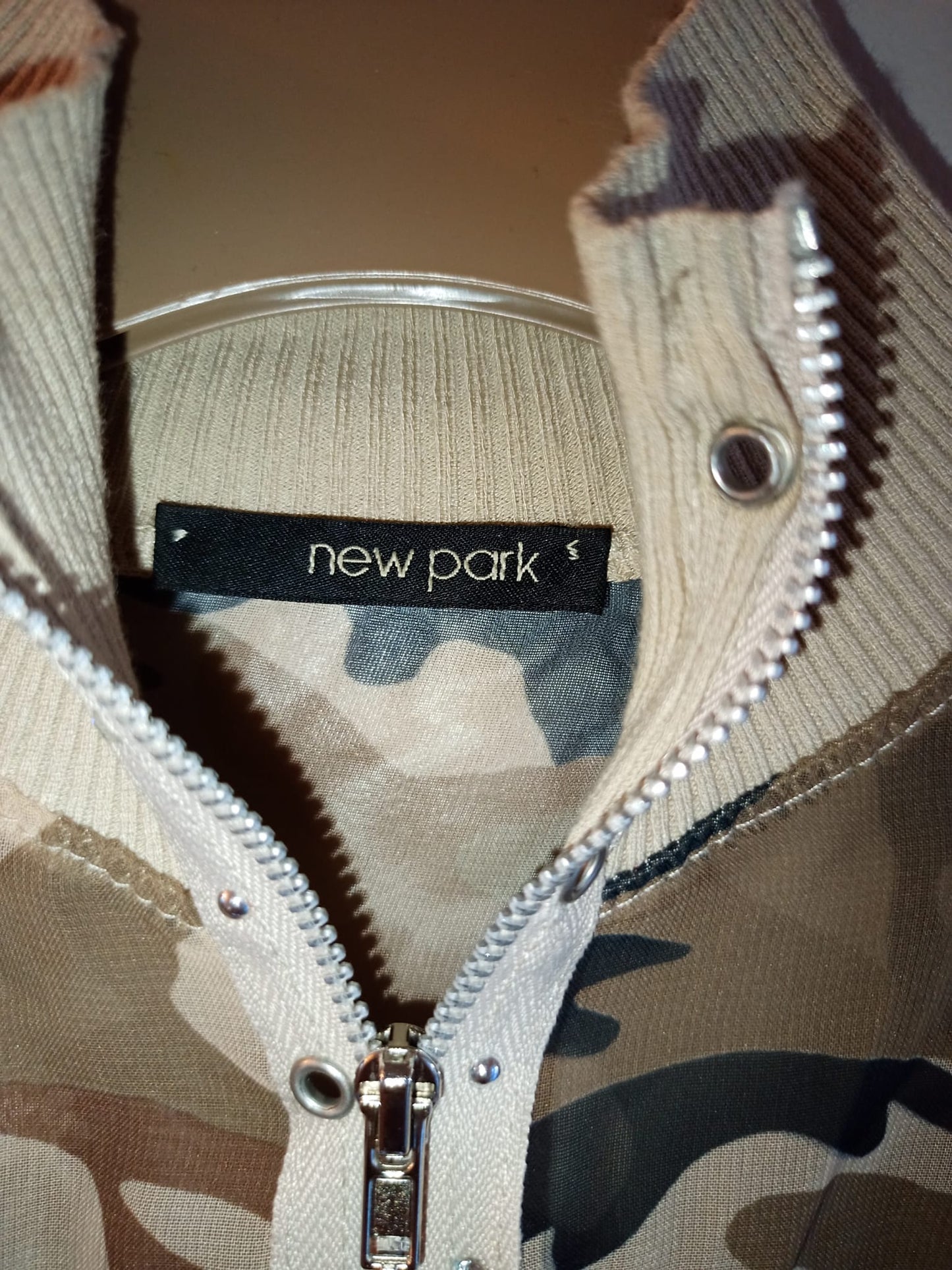 New Park Camo Zip-up Top Size Small Approx