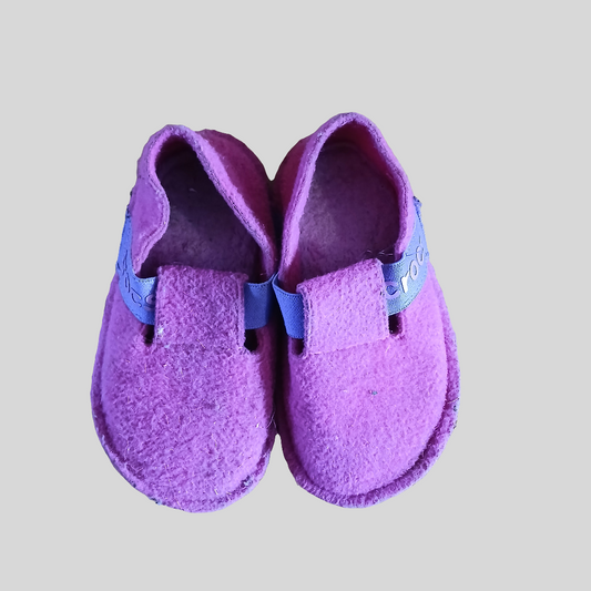 Kids Crocs Slippers Size 11c Felt