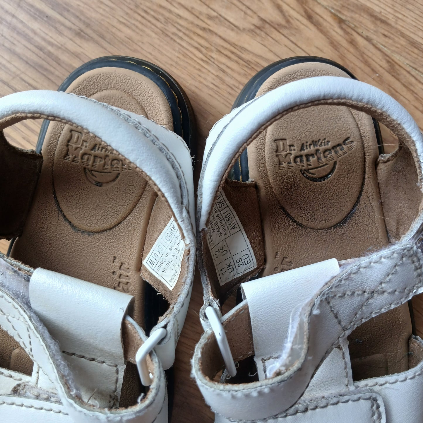 Dr Martens Youth White Moby Sandals Size 11 Eu29