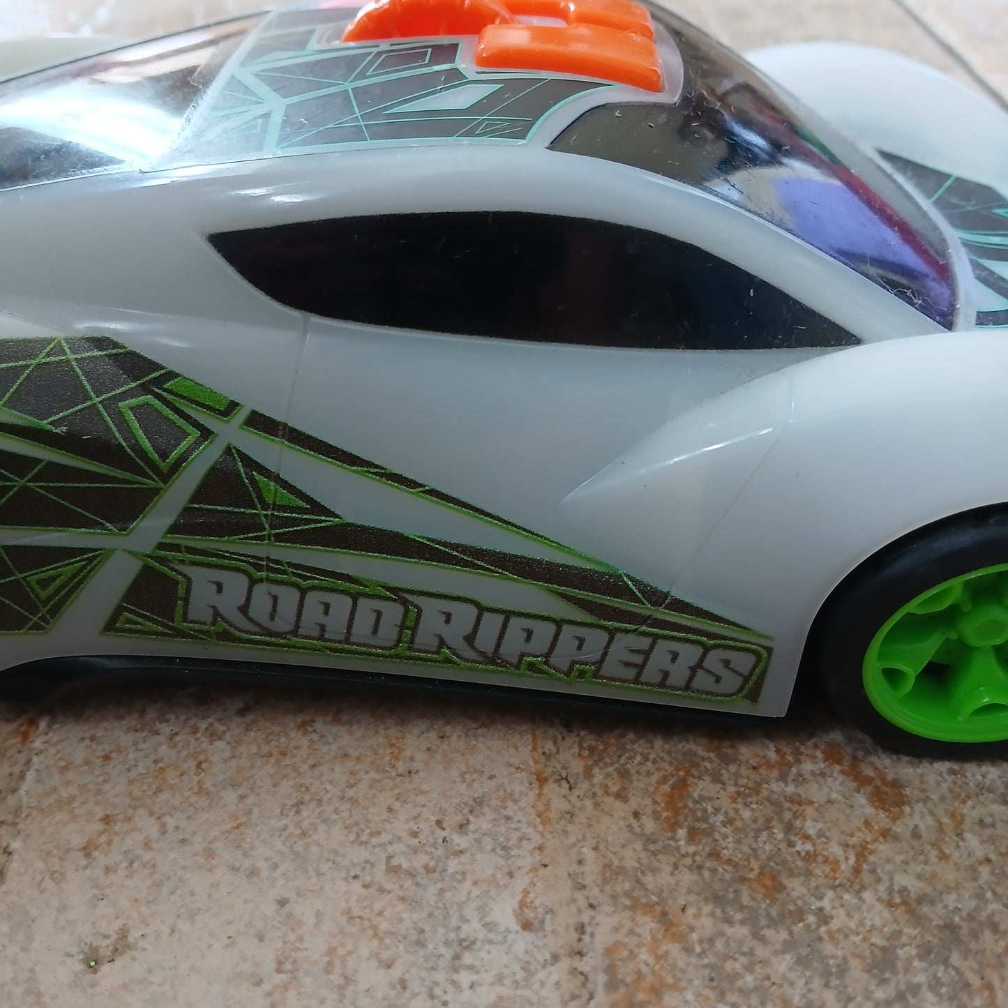 Super Wheelz Lights & Sounds Neon Zoom Race Car