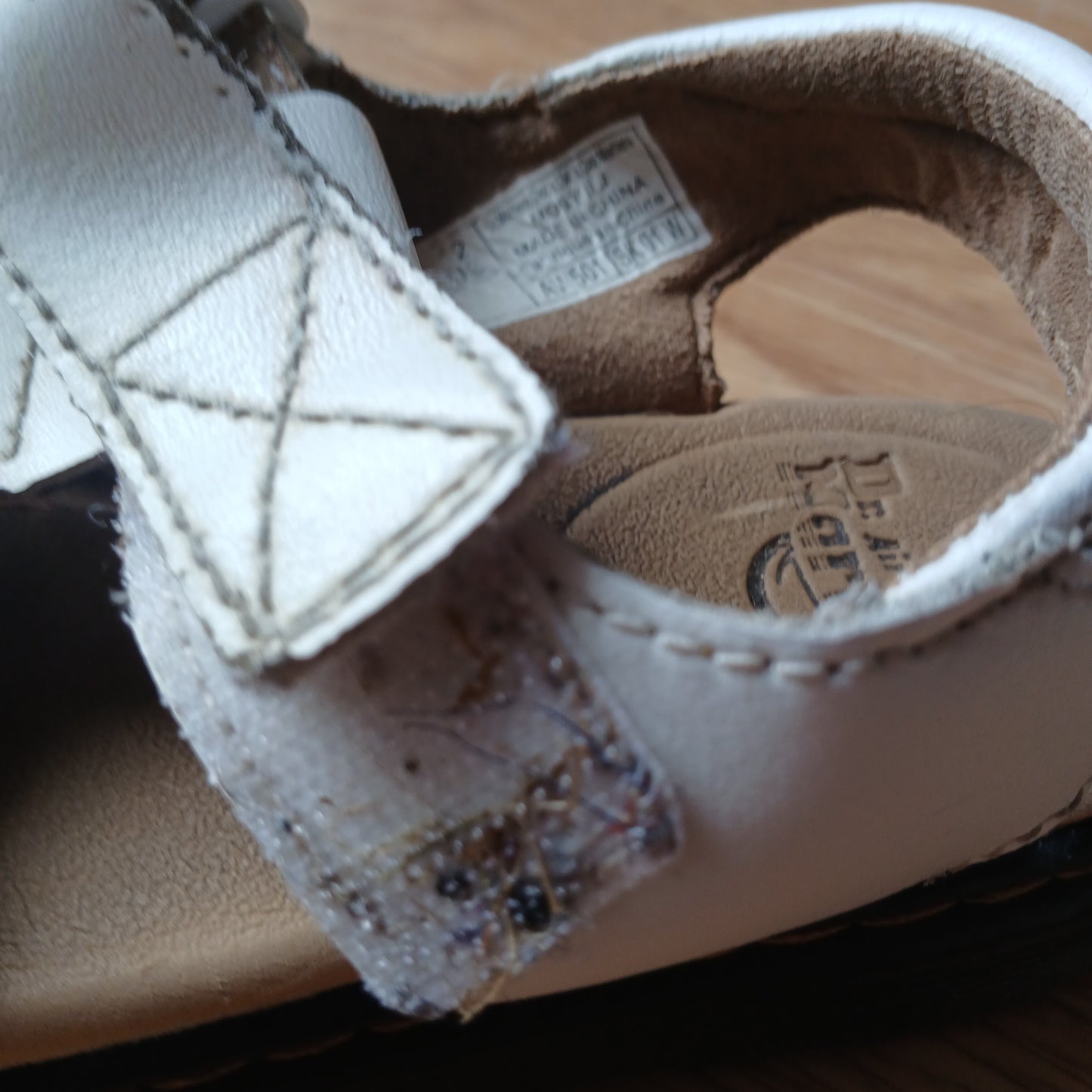 Dr Martens Youth White Moby Sandals Size 11 Eu29