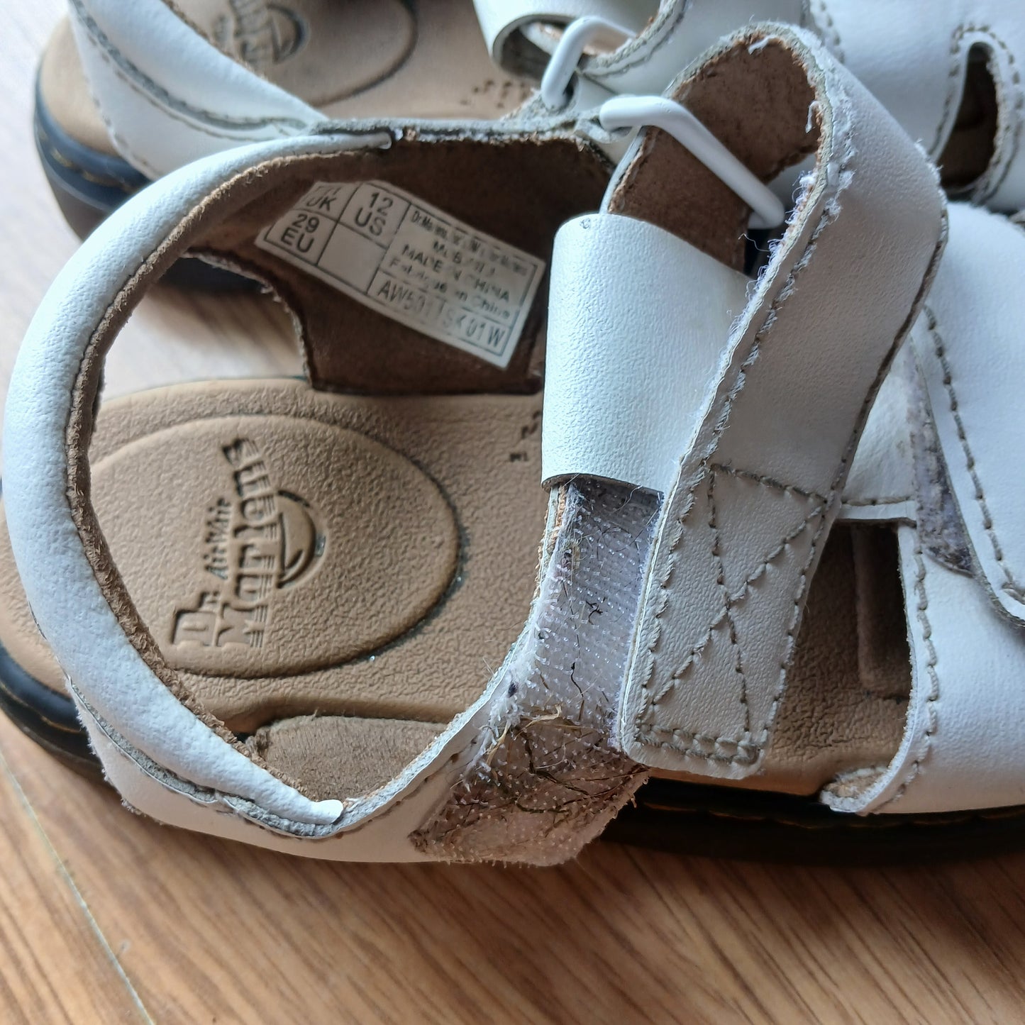 Dr Martens Youth White Moby Sandals Size 11 Eu29