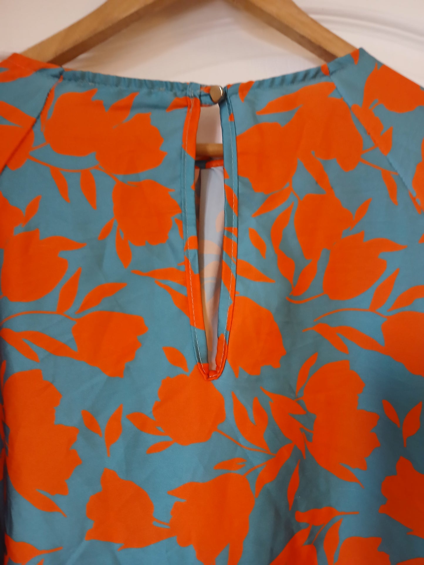 New Collection Floral Top Size XL