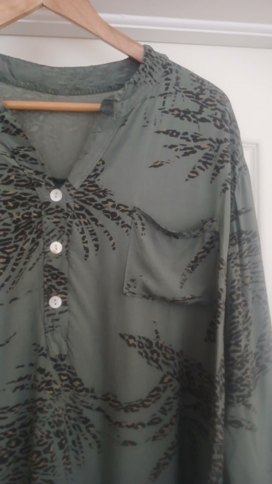 Green Patterned Top Size L