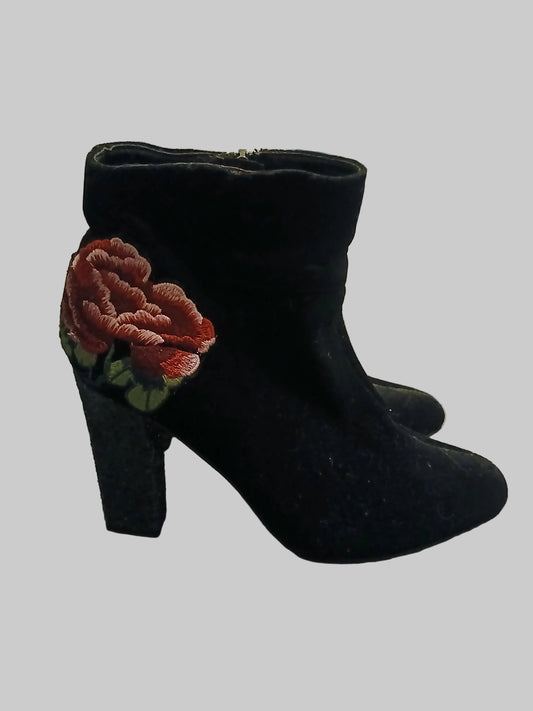 "Glamour" Black Velvety Boots with Embroidered Flowers and Glitter Heel Size 37