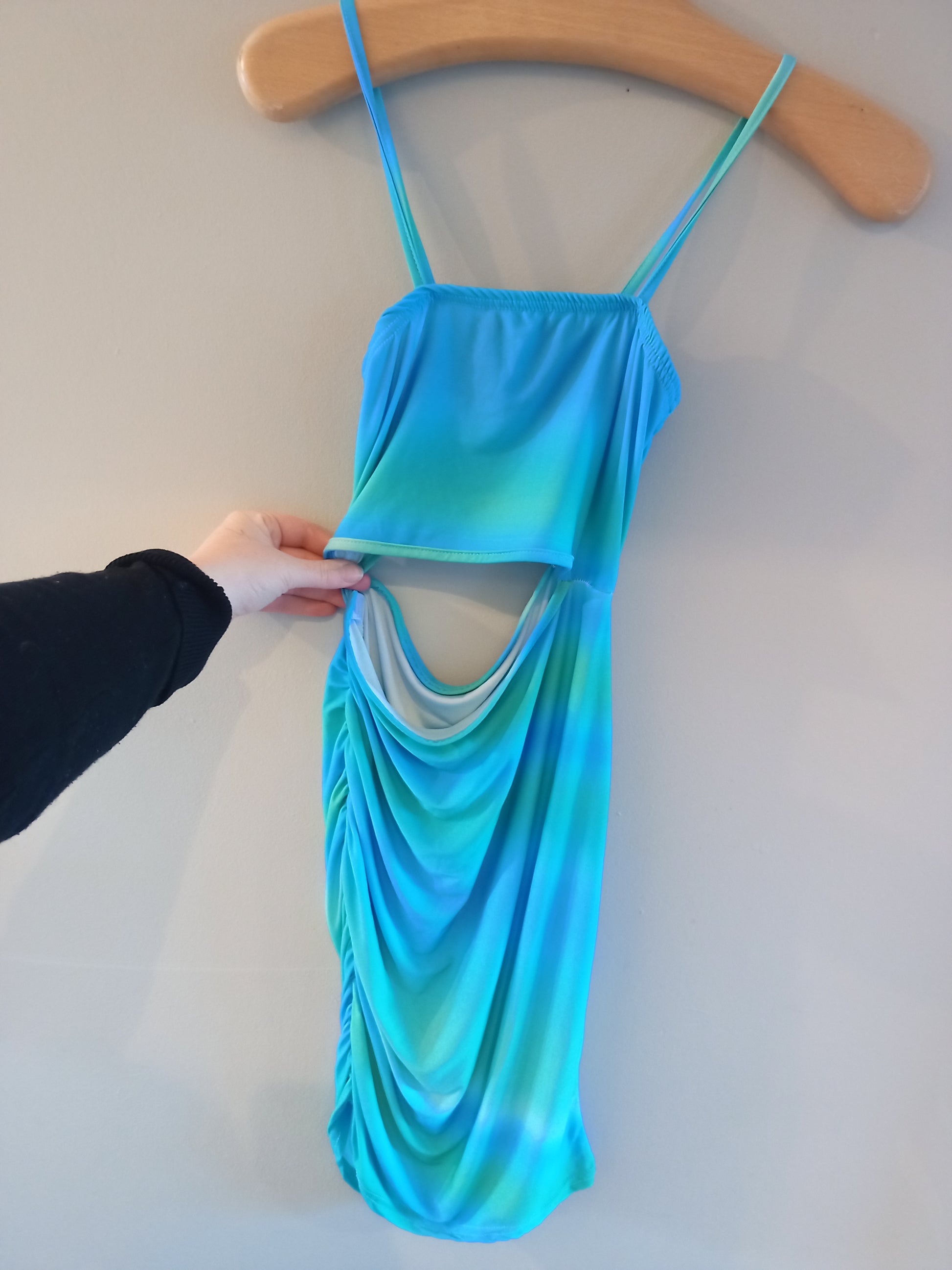 I Saw It First Brand New With Tags Green Blue Ombre Cut-Out Dress Size   Thrift Cycle