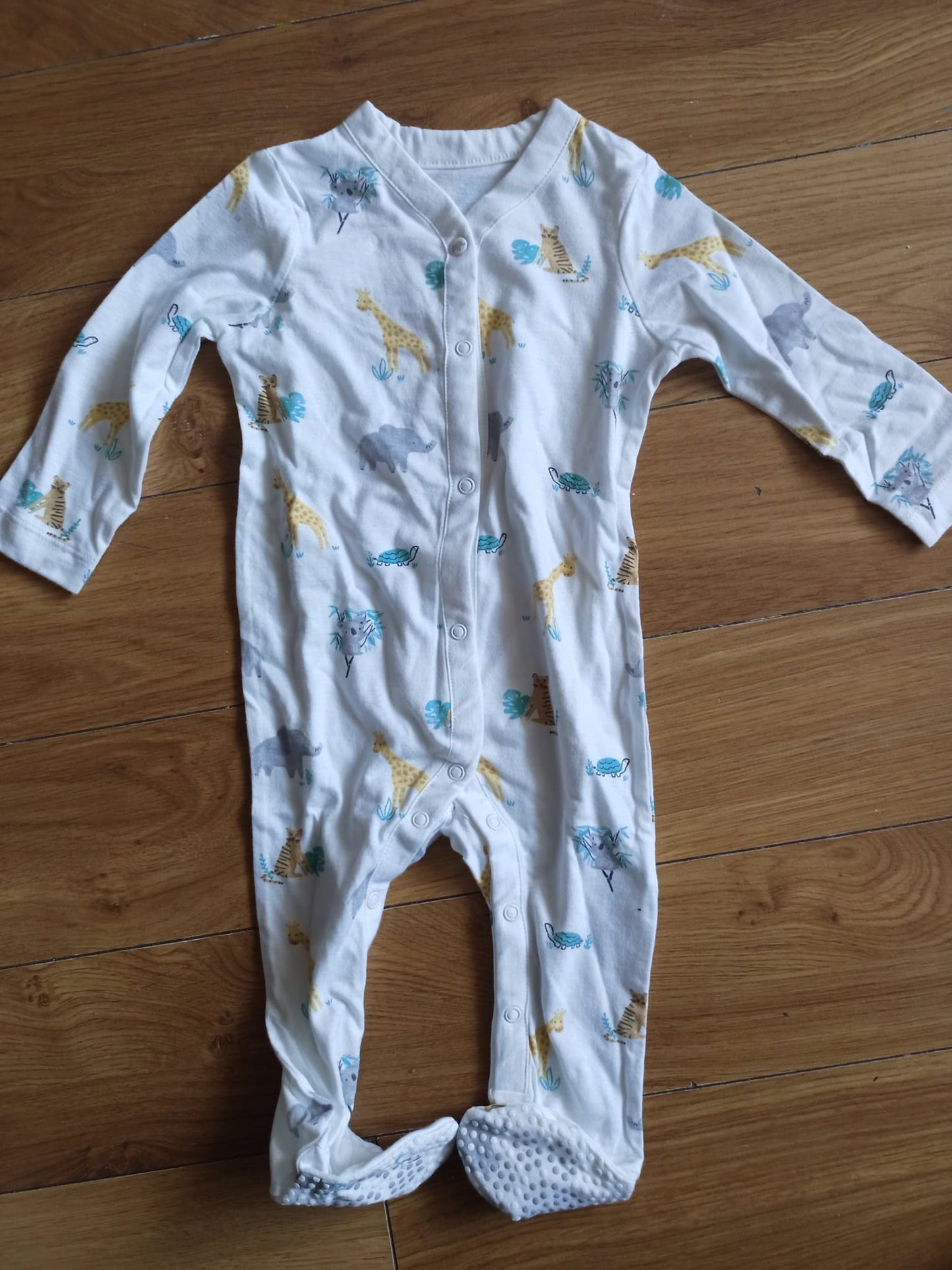 Dunnes New Babygrow Sleepsuit with Matching Hat Age 6-9 months
