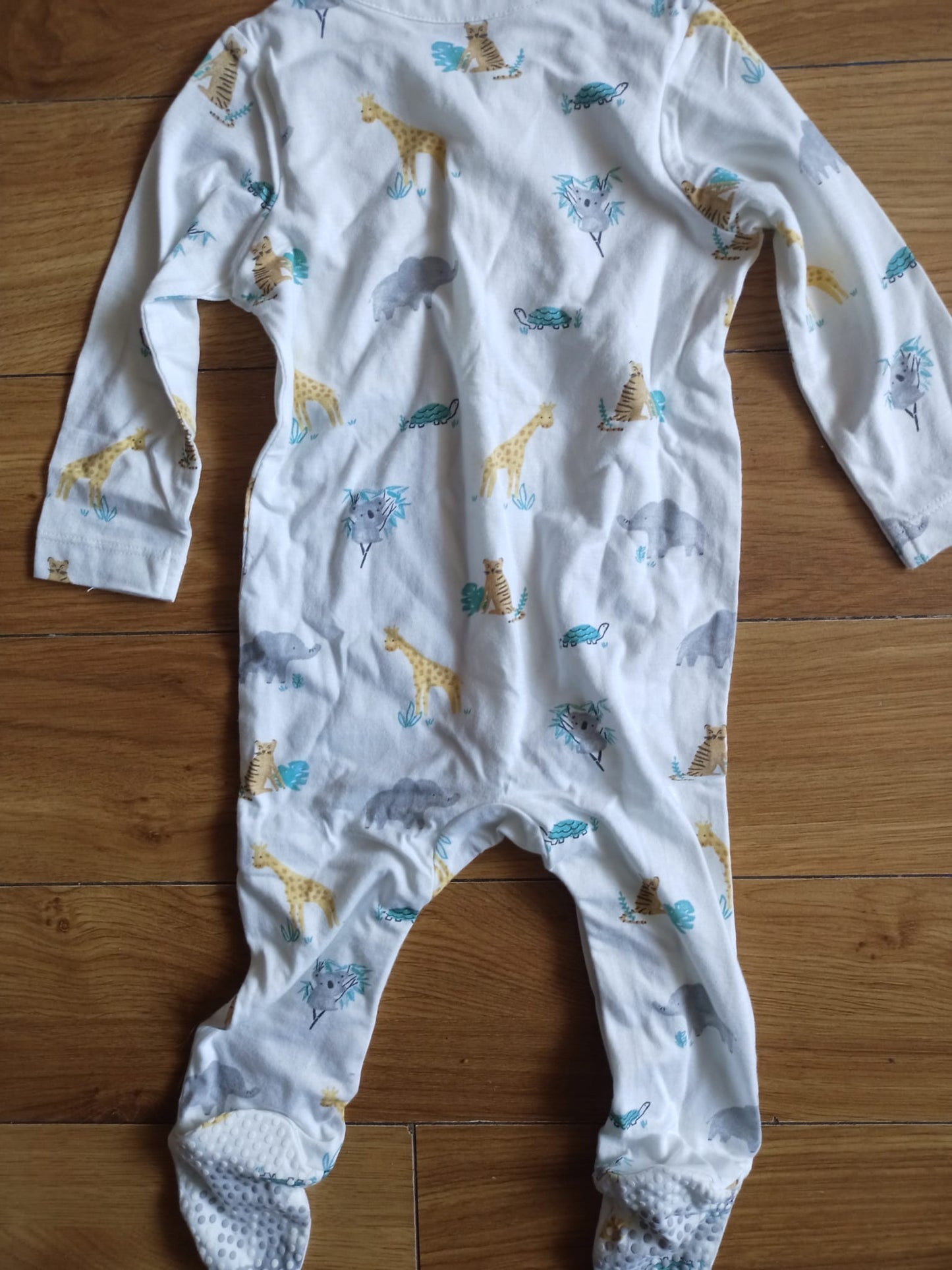 Dunnes New Babygrow Sleepsuit with Matching Hat Age 6-9 months