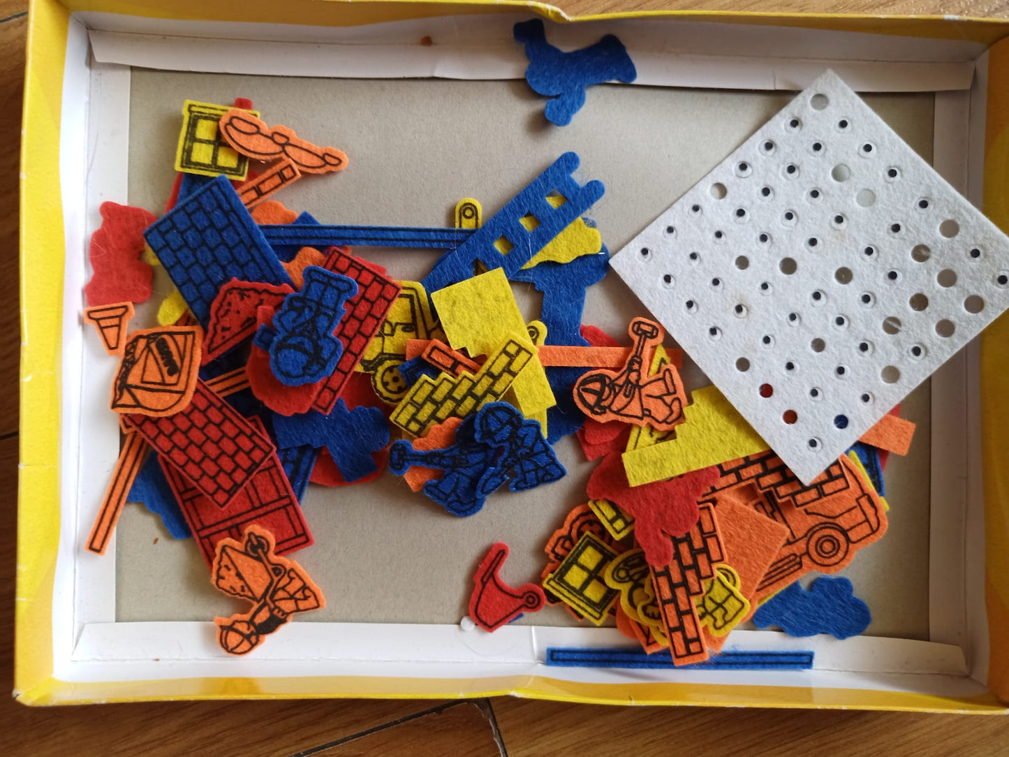 Fuzzy Felt Busy Builders