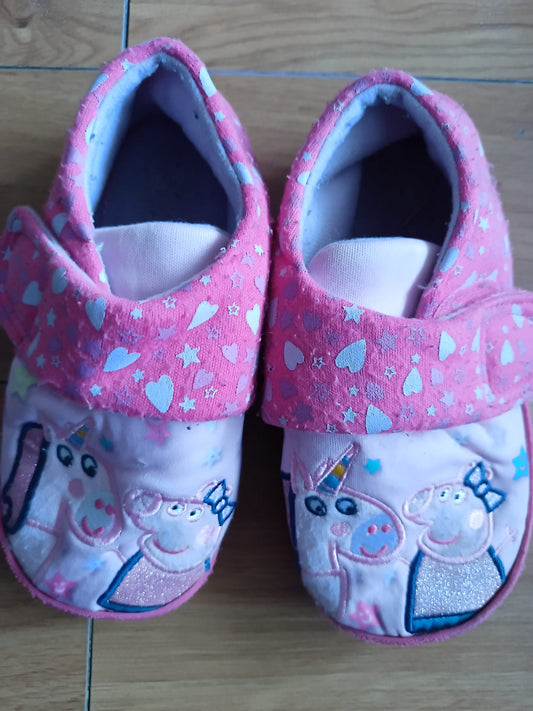 Peppa Pig Slippers Size 8/9