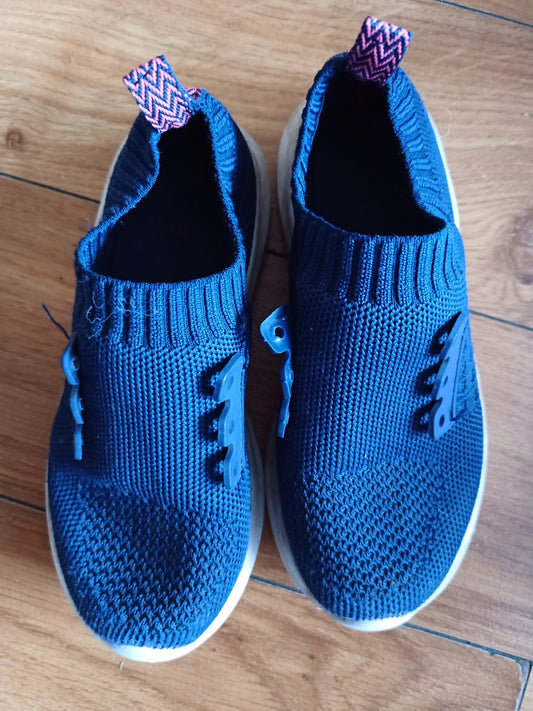 Slip on Runners Approx Kids size 10