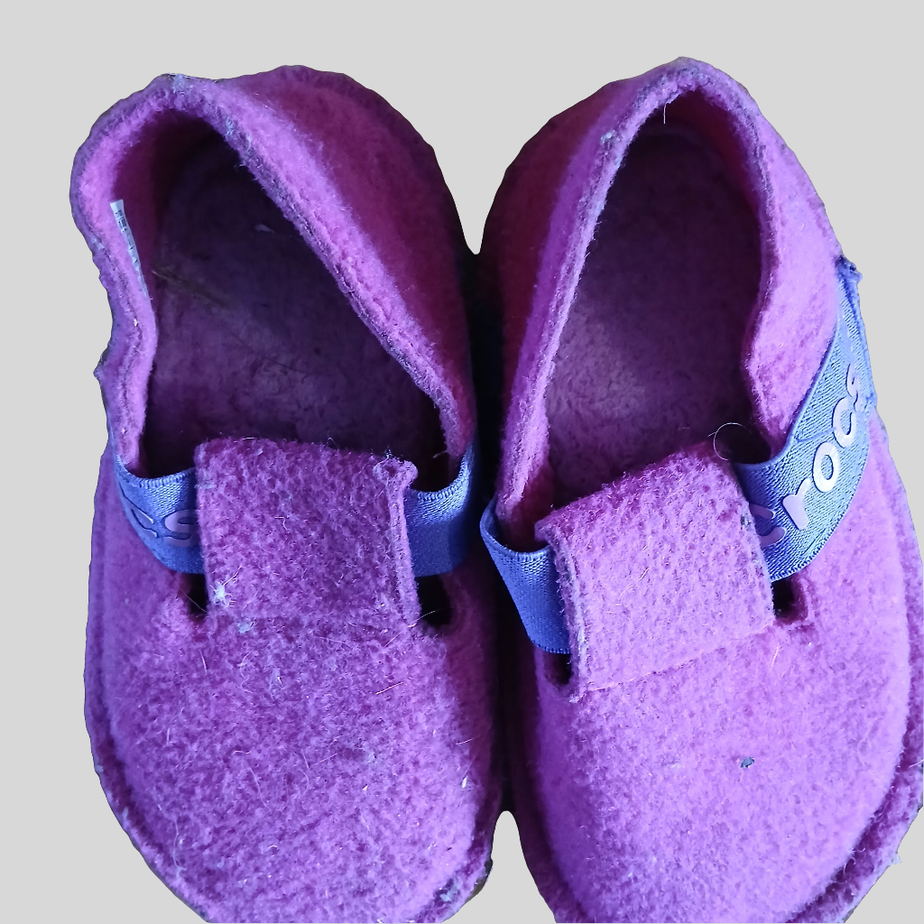 Kids Crocs Slippers Size 11c Felt