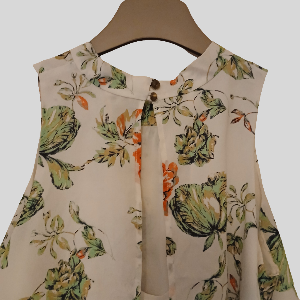 Forever 18 Floral Top Approx Size M