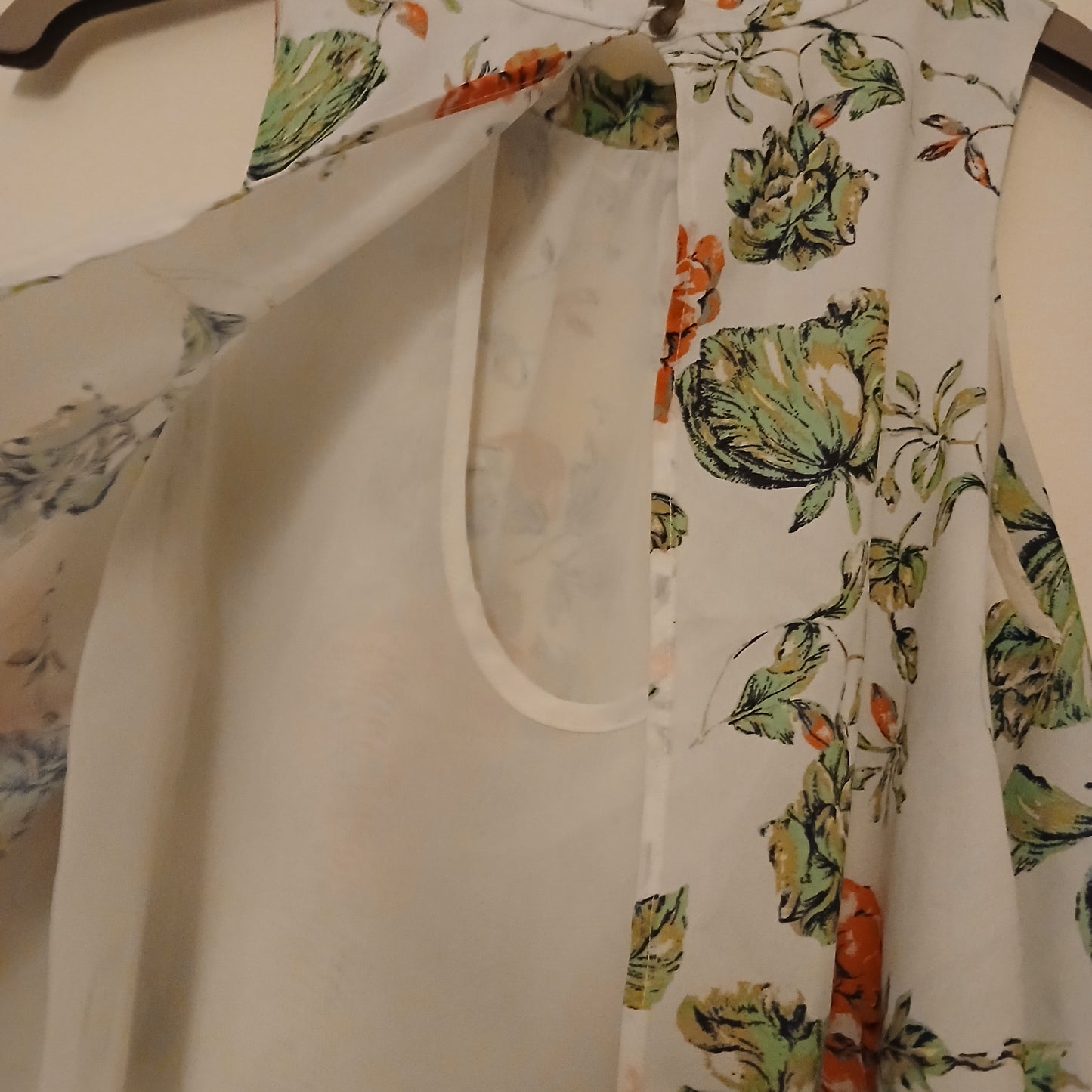 Forever 18 Floral Top Approx Size M