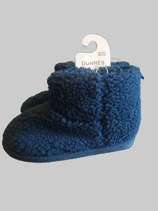 New Dunnes Navy Furry Slipper Boots Size 3-4