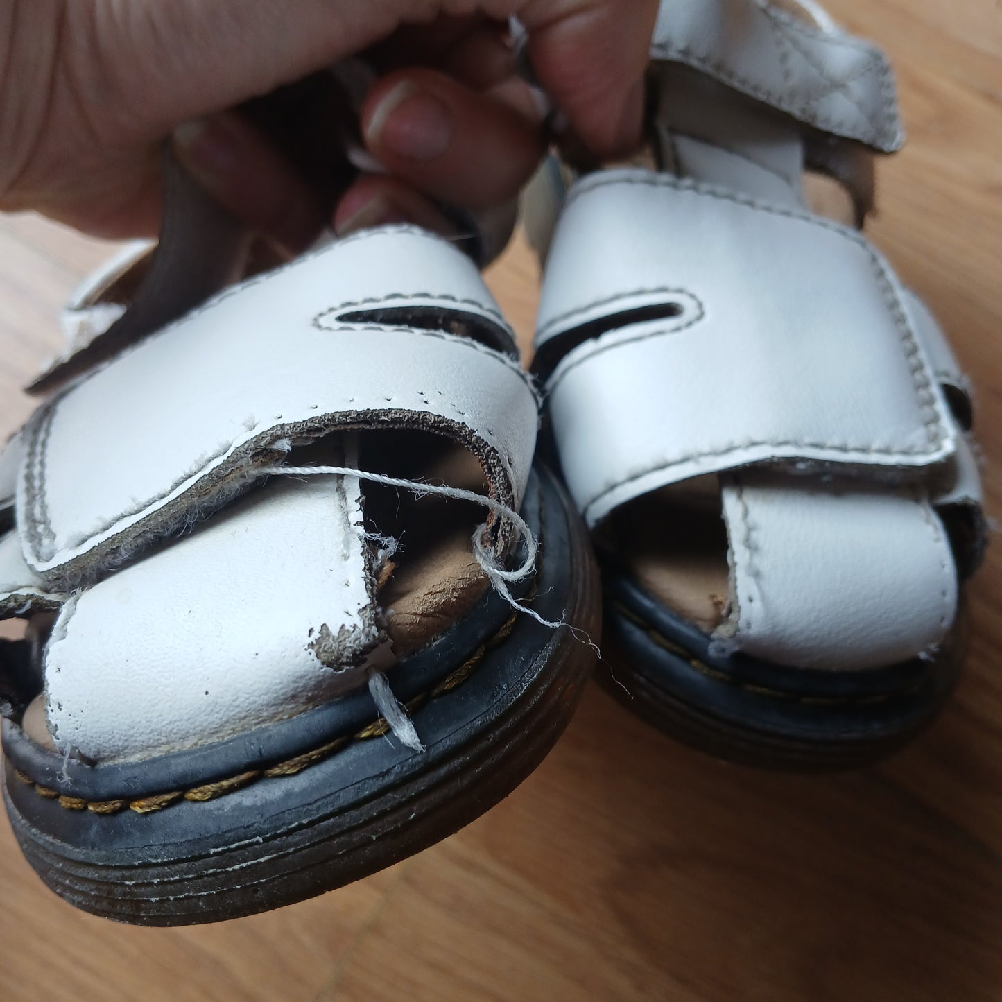 Dr Martens Youth White Moby Sandals Size 11 Eu29