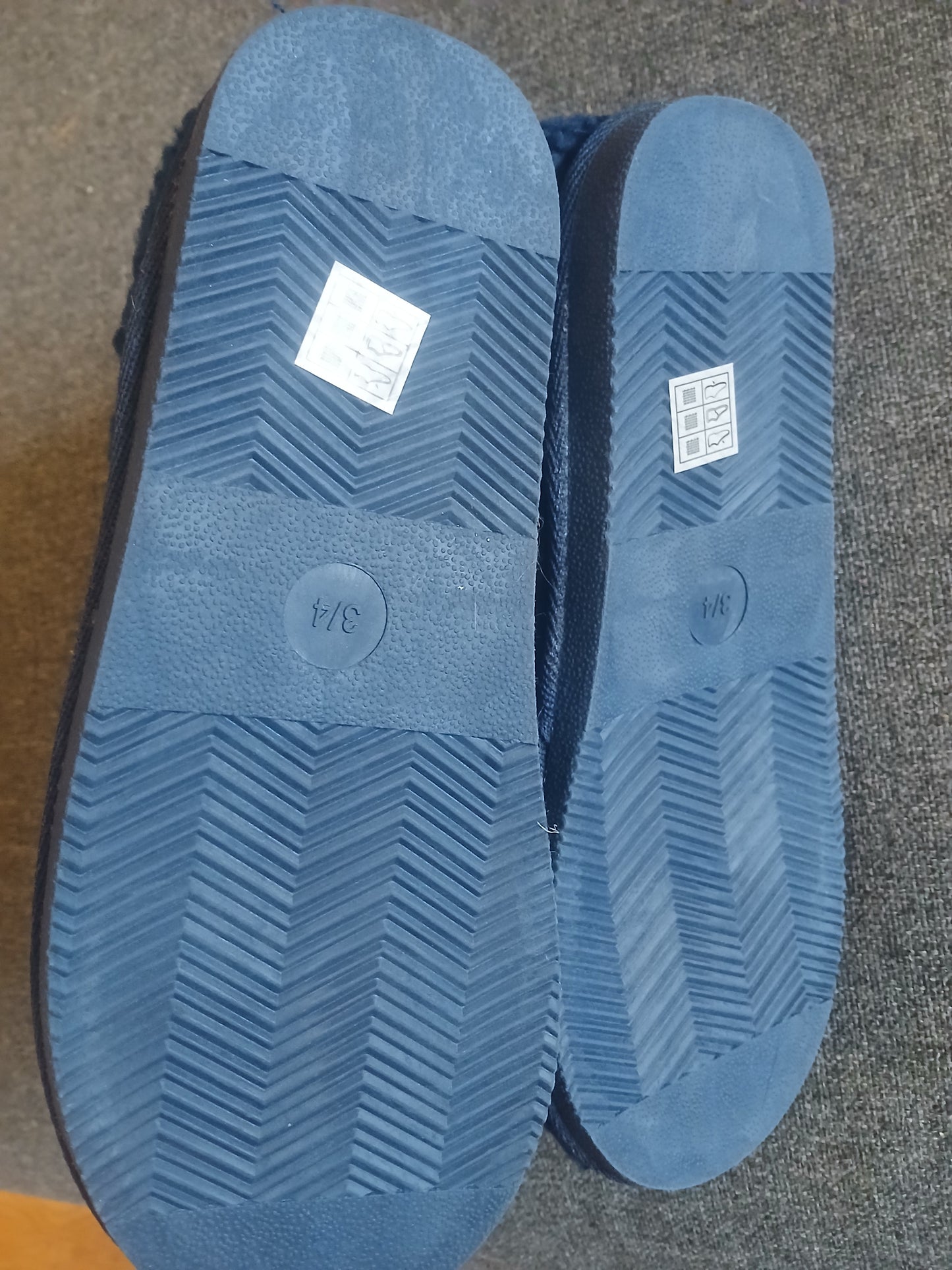 New Dunnes Navy Furry Slipper Boots Size 3-4