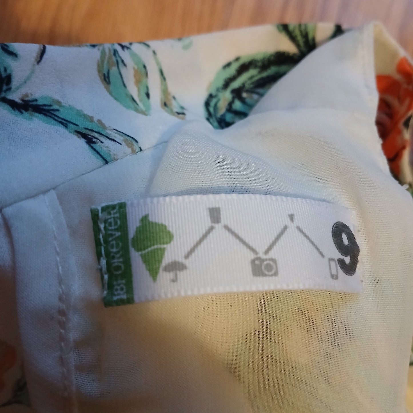 Forever 18 Floral Top Approx Size M