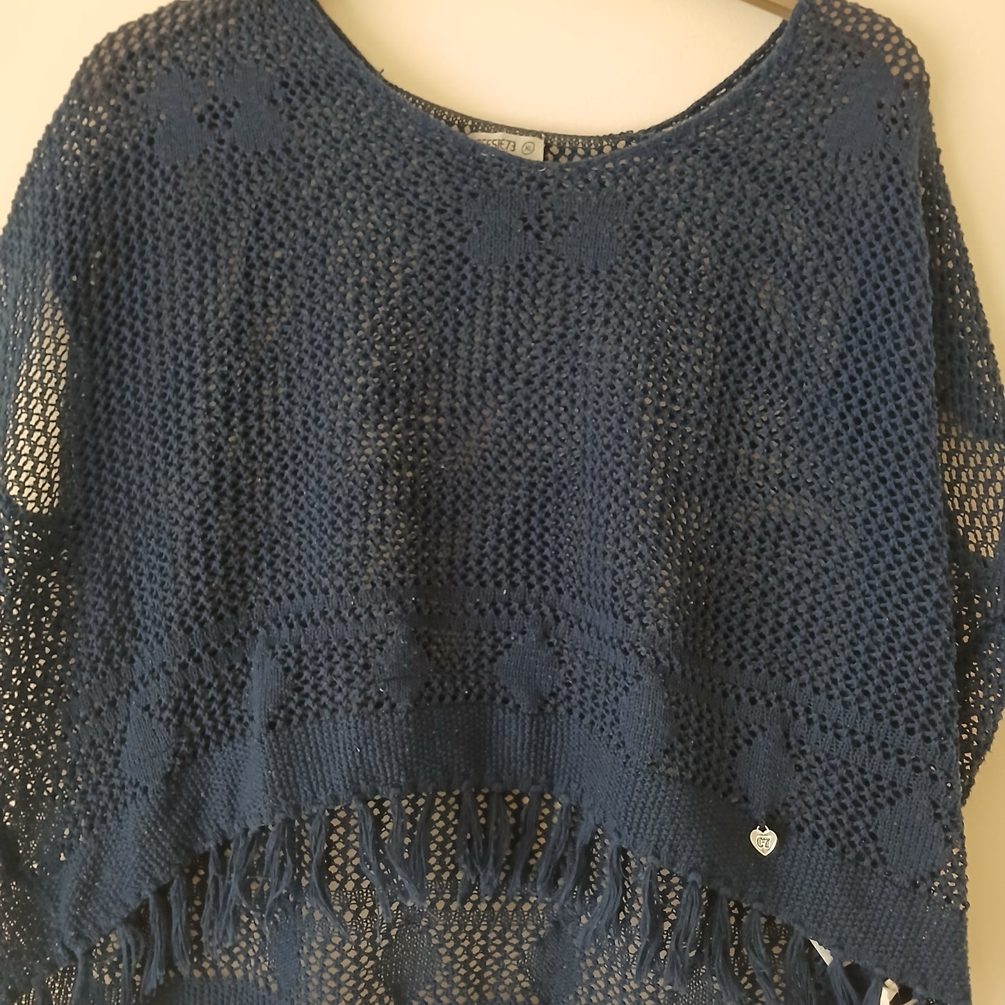 Cropped Fringe Top Size XL