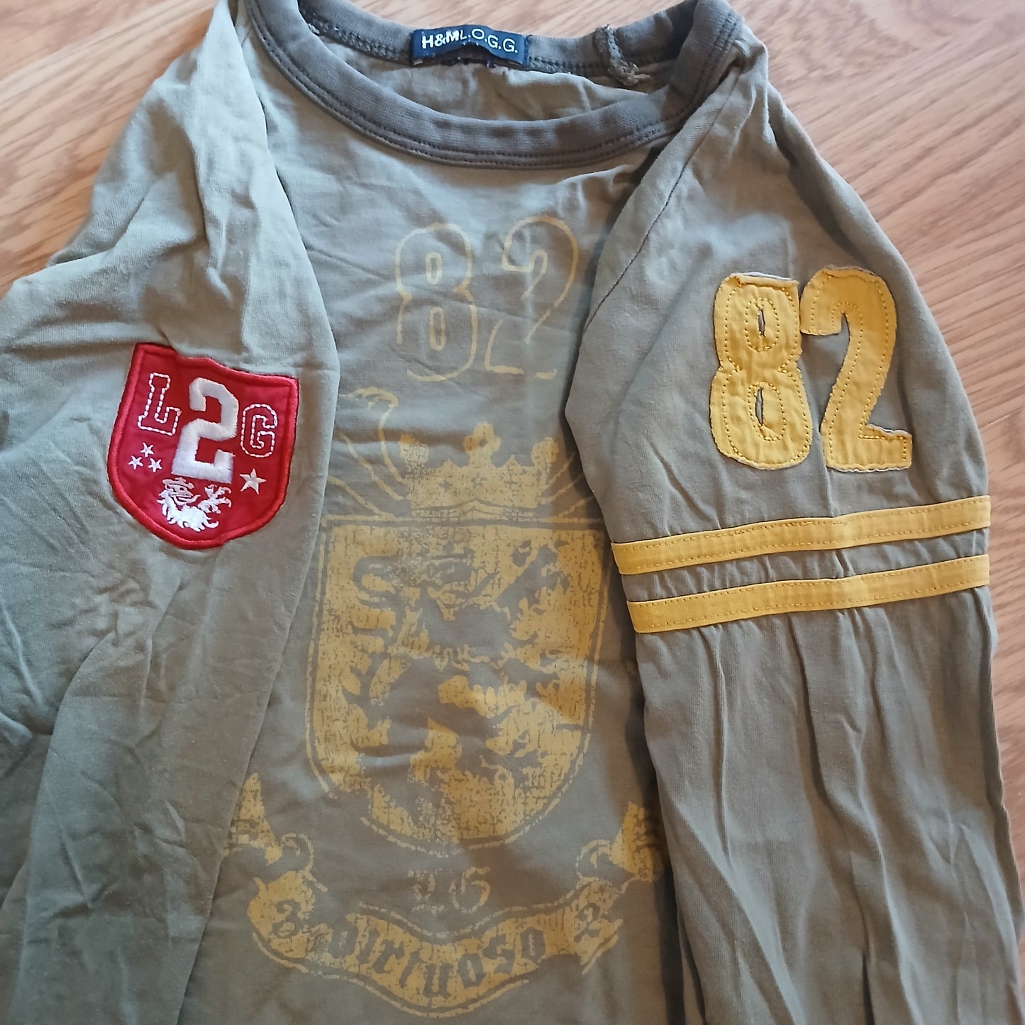 H&M T-Shirt Approx Age 9-10